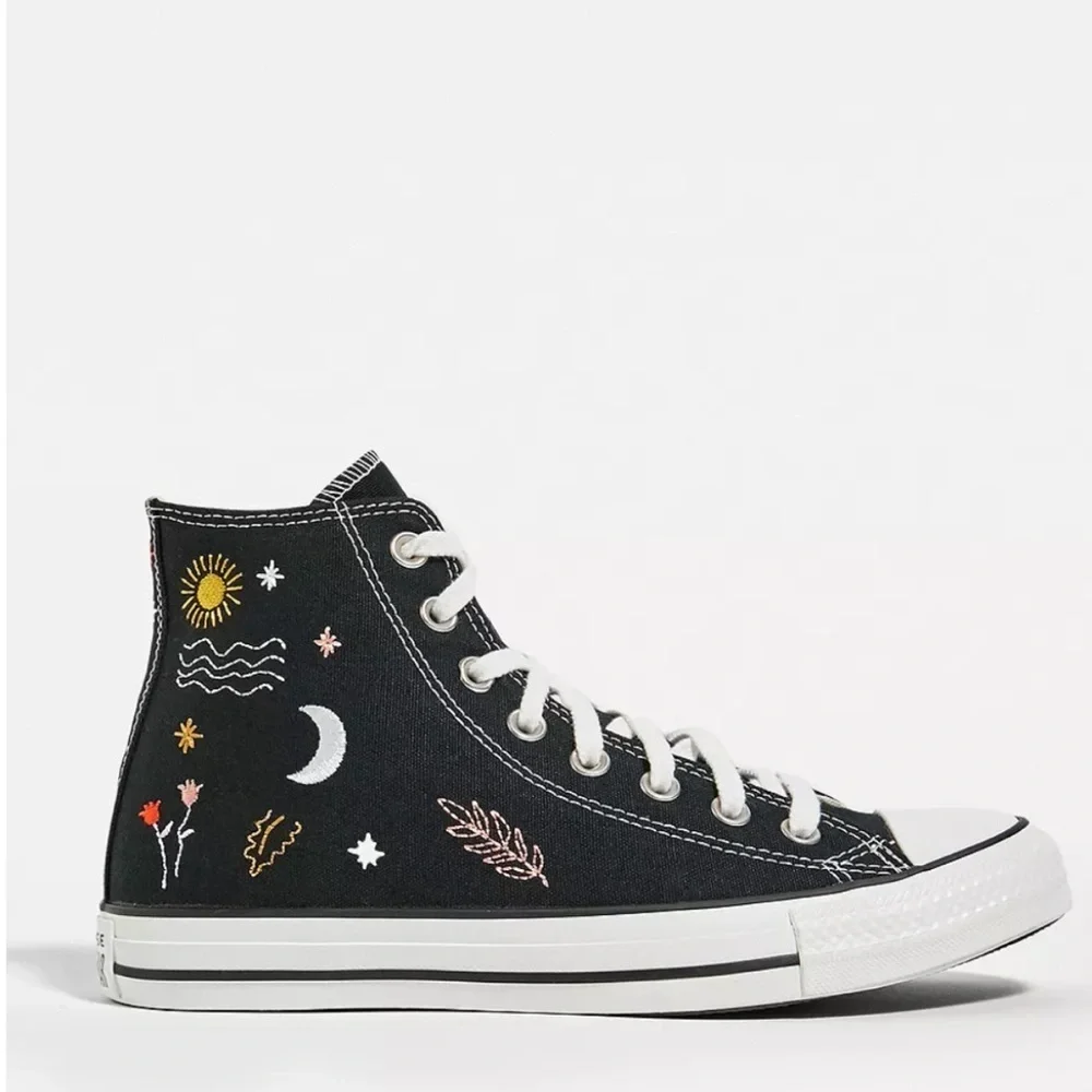 Women's Converse CTAS 'It's Okay To Wander' size 37.5 US7